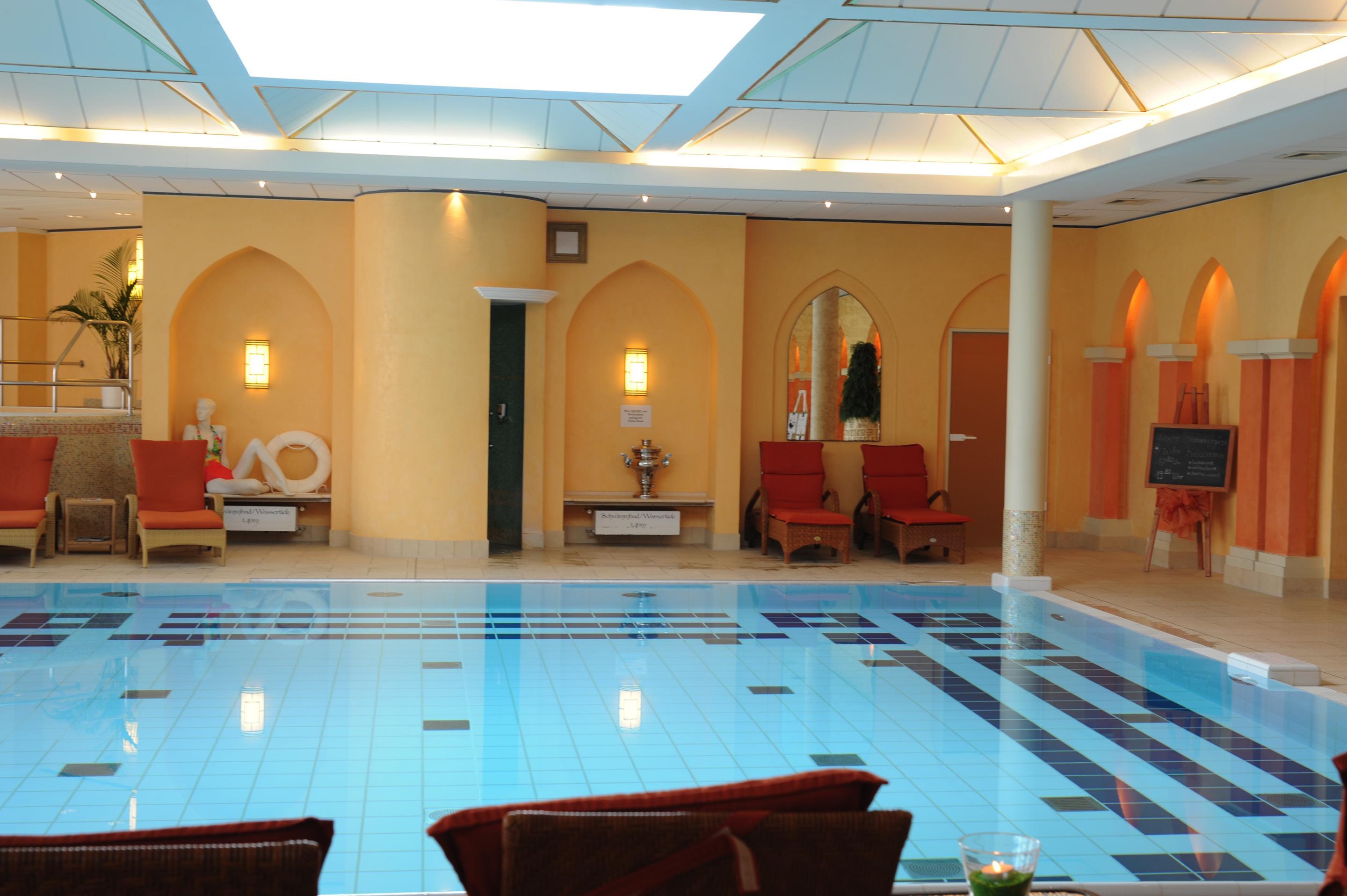 Steigenberger Hotel&Spa Bad Pyrmont Exterior foto The swimming pool