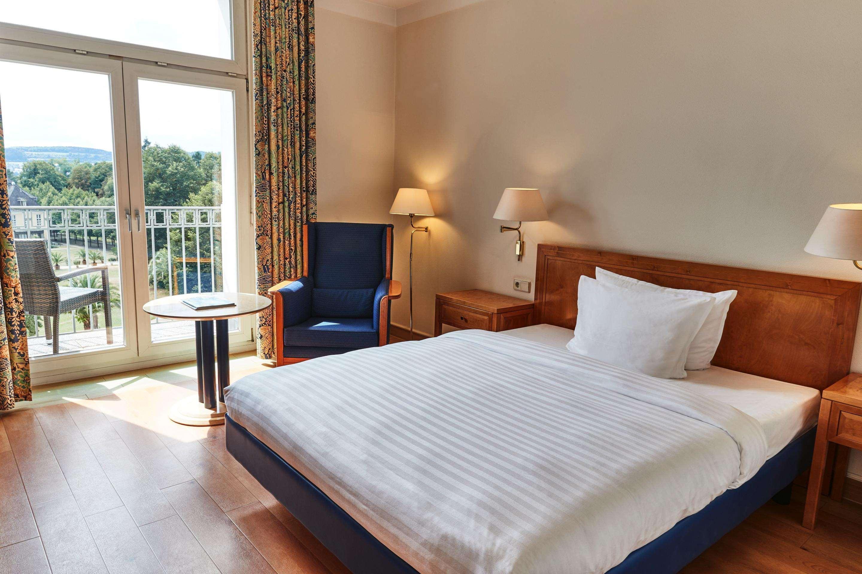 Steigenberger Hotel&Spa Bad Pyrmont Exterior foto A typical hotel room