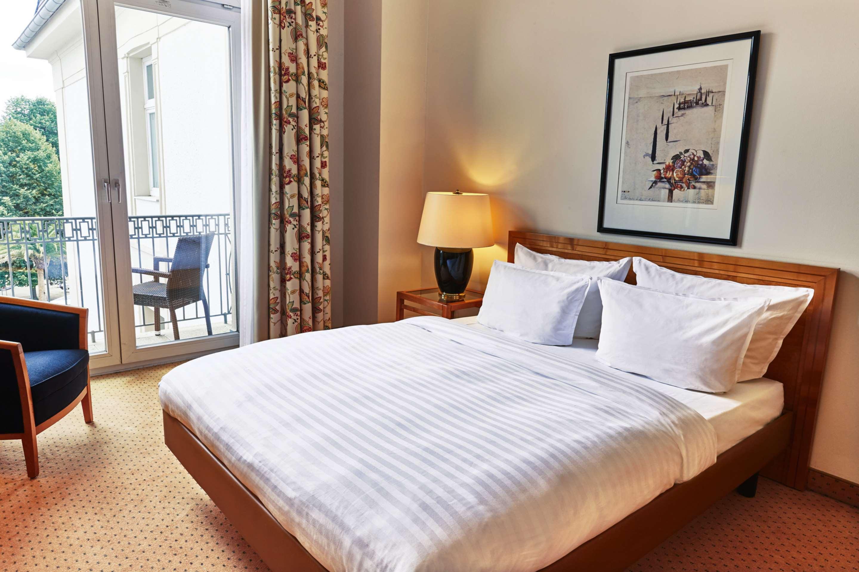 Steigenberger Hotel&Spa Bad Pyrmont Exterior foto A guest room at the hotel