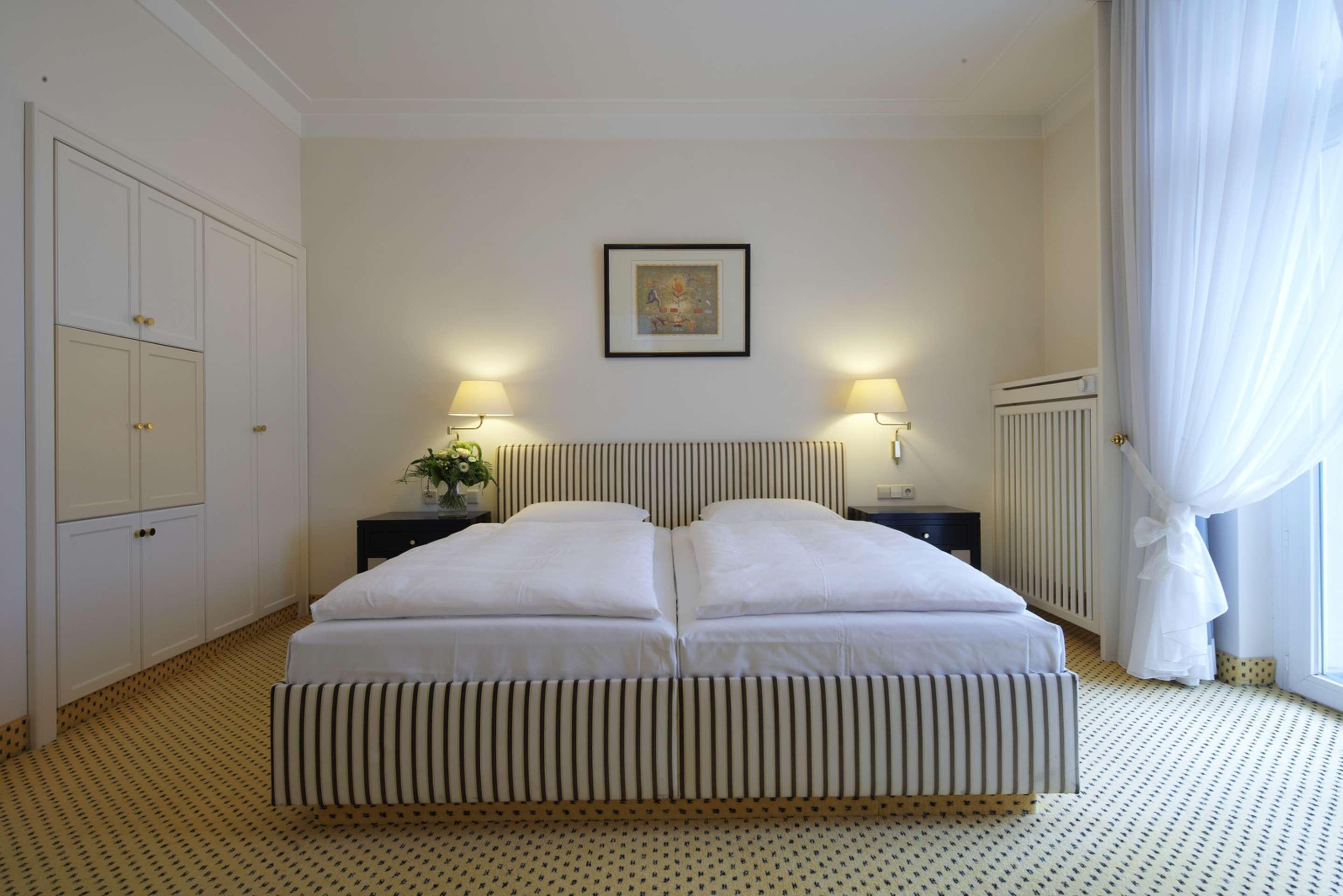 Steigenberger Hotel&Spa Bad Pyrmont Exterior foto A typical hotel room