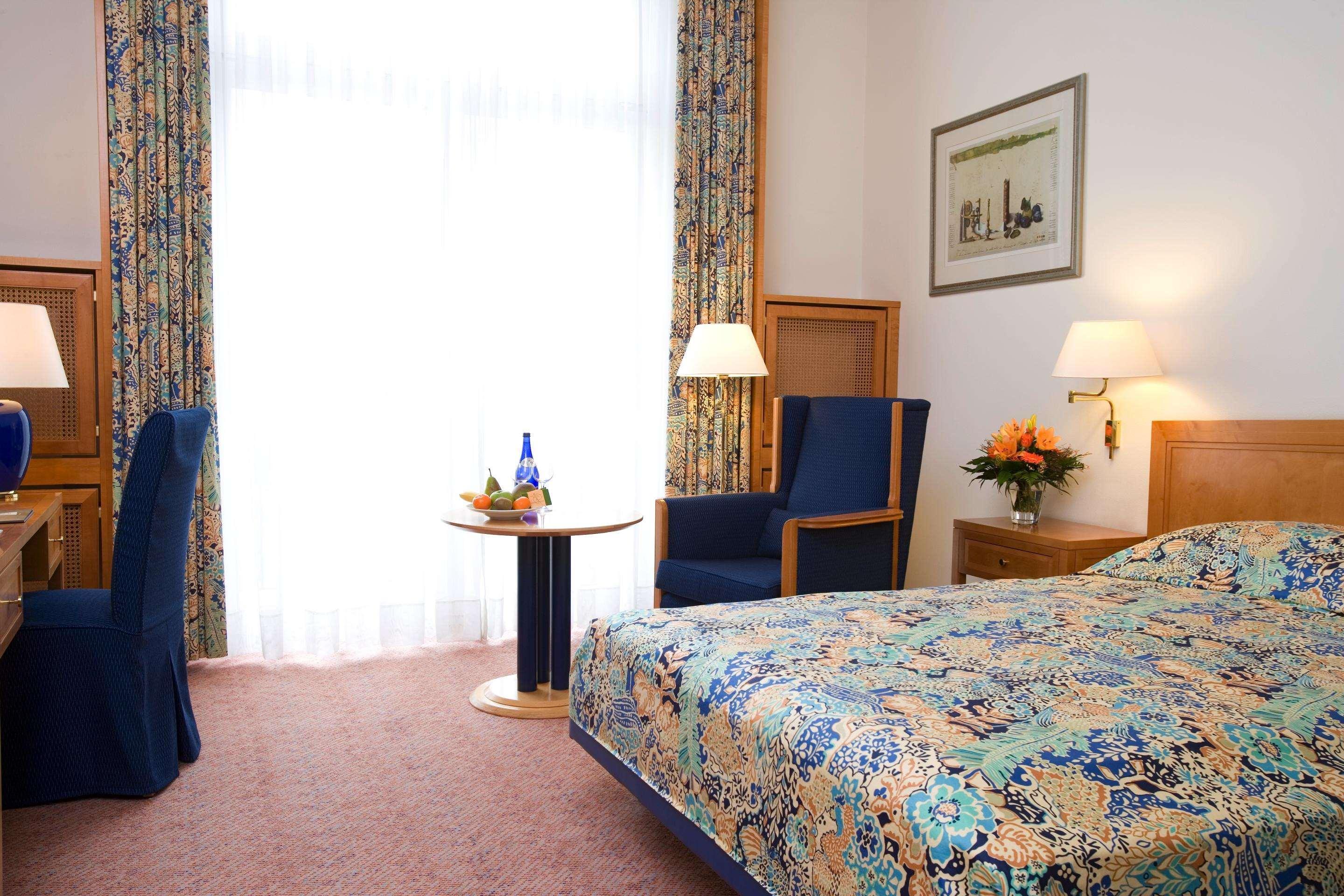 Steigenberger Hotel&Spa Bad Pyrmont Exterior foto A typical hotel room