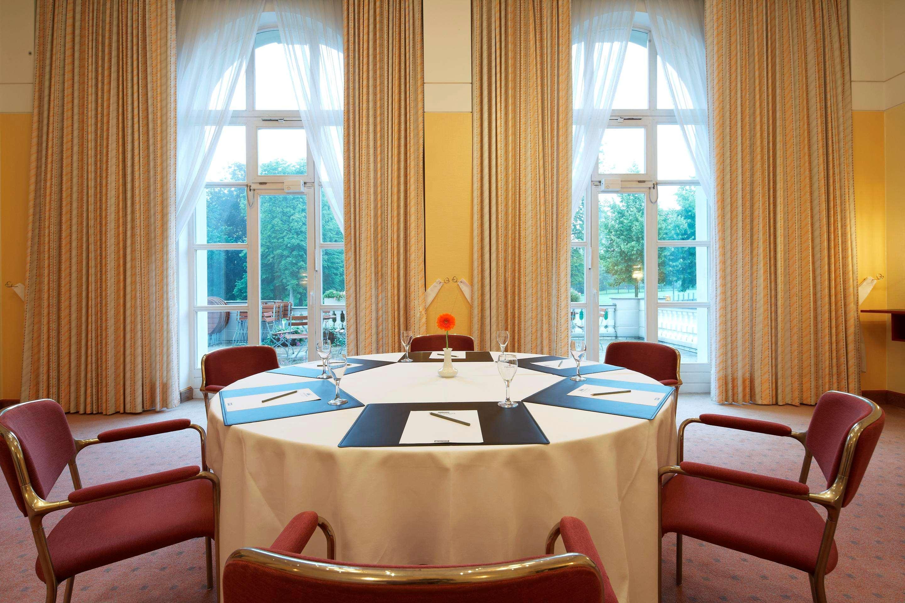 Steigenberger Hotel&Spa Bad Pyrmont Exterior foto The meeting room